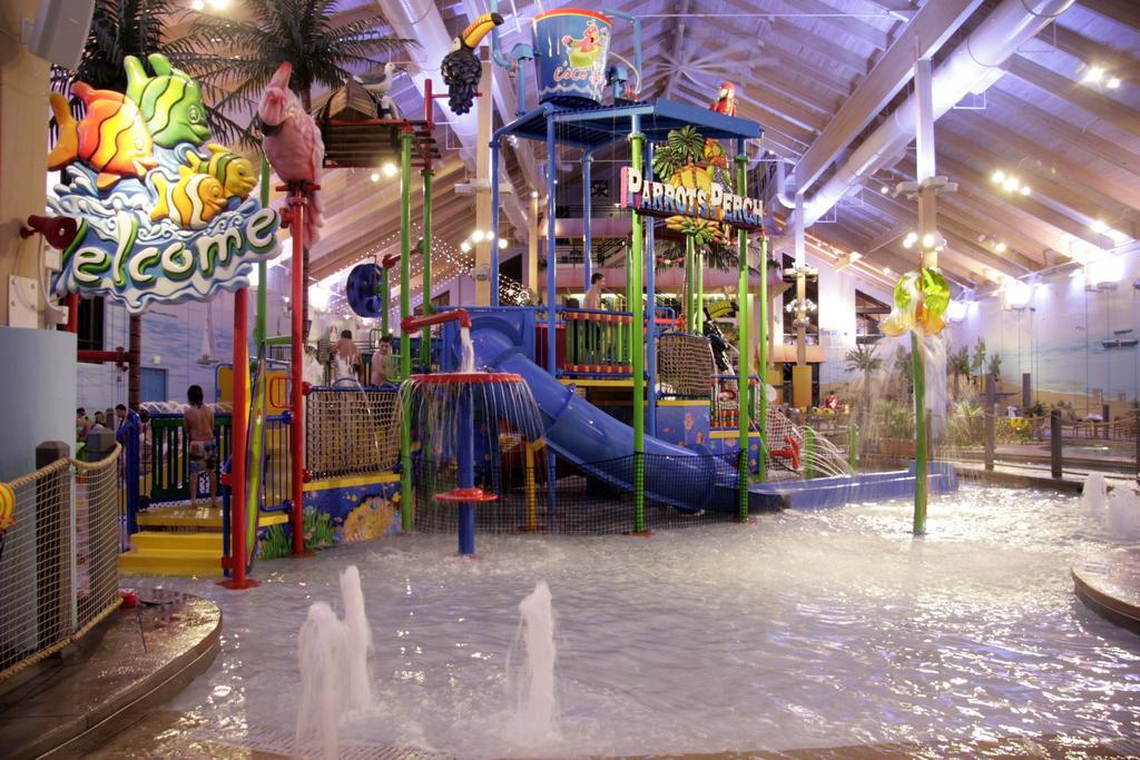 Holiday Inn Fitchburg-Waterpark Instalações foto