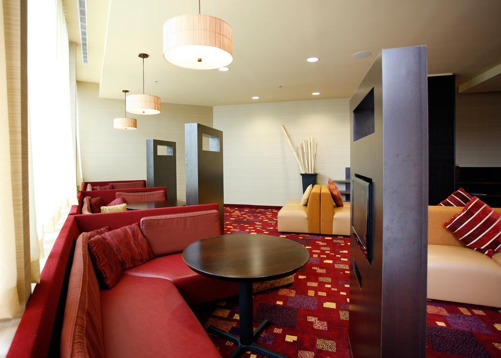 Holiday Inn Fitchburg-Waterpark Exterior foto